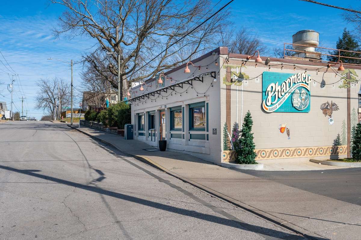 Minutes away from some of Nashville's favorite restaurants in the Historic Greenwood Neighborhood.