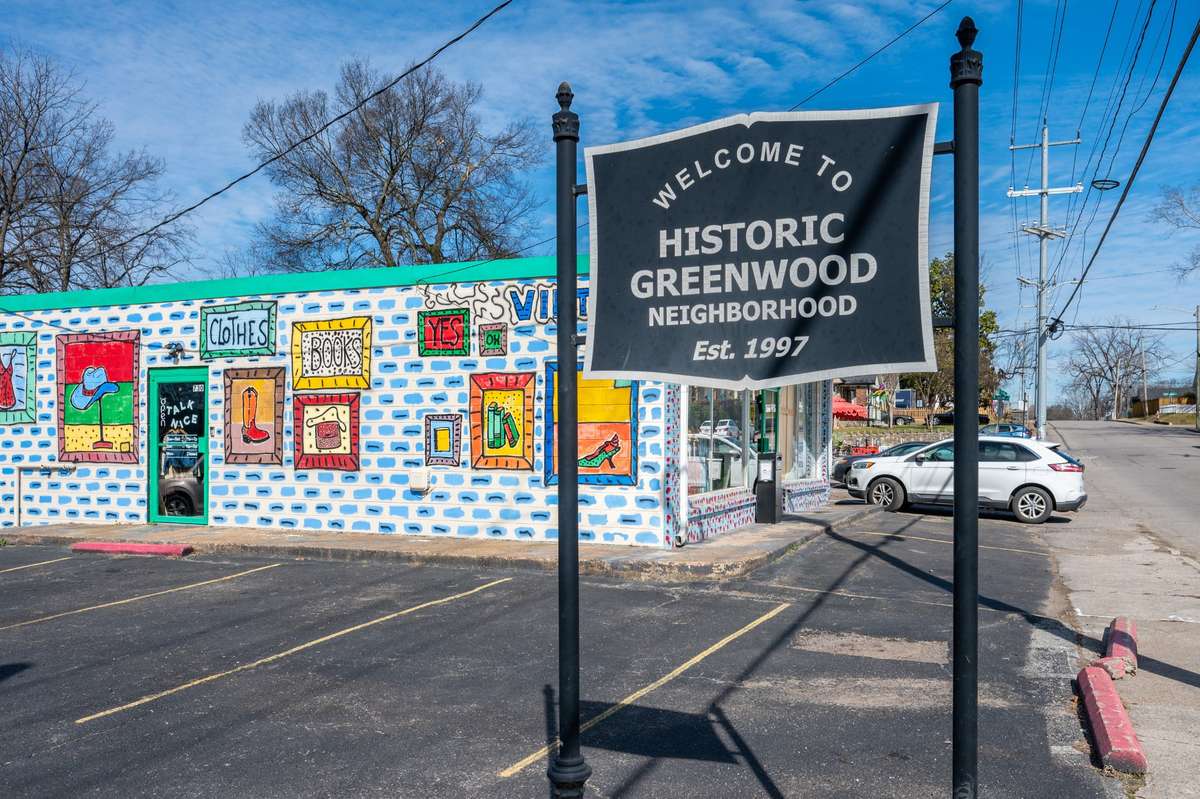 Minutes away from some of Nashville's favorite restaurants in the Historic Greenwood Neighborhood.