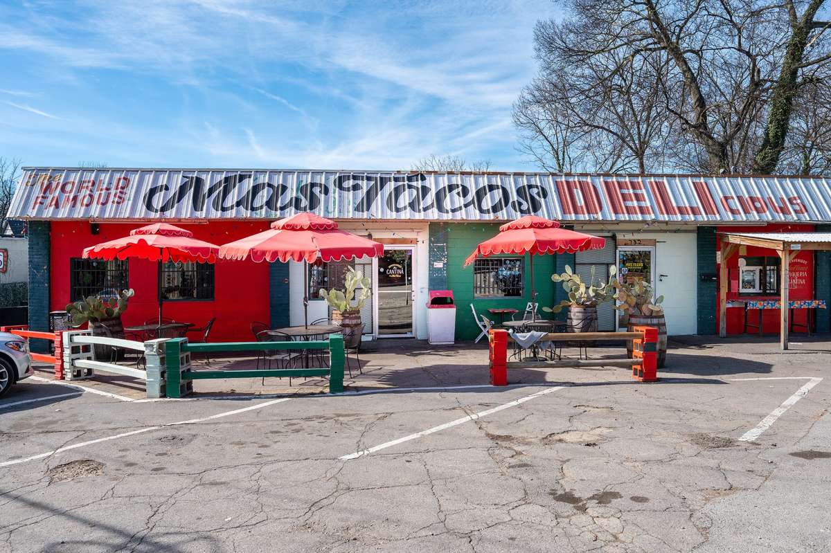 Minutes away from some of Nashville's favorite restaurants in the Historic Greenwood Neighborhood.