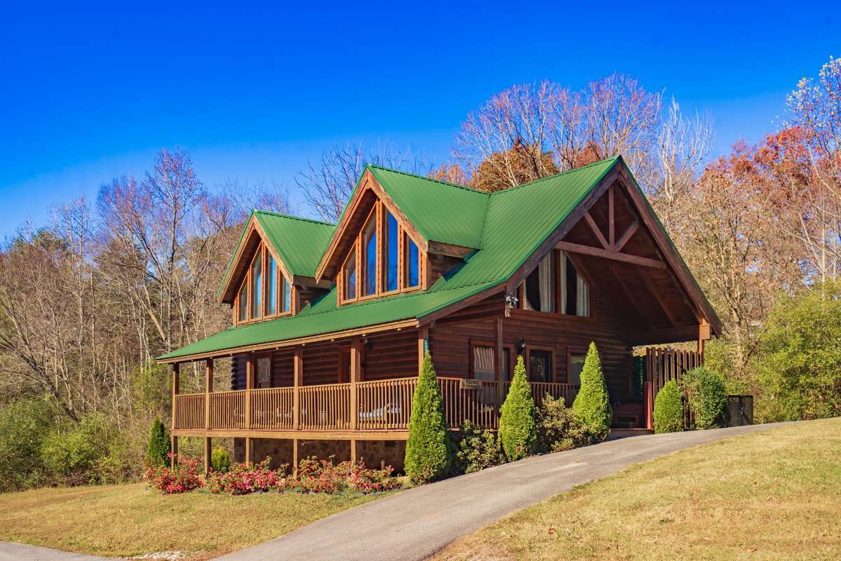 Azalea Retreat could be your next vacation home in the Smoky Mountains or make it your short term rental home. It is turn key for your family or for future guest!!