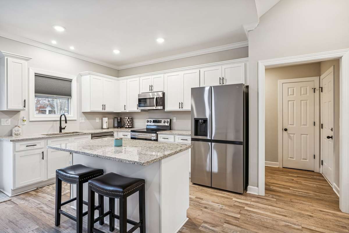 Large center island in the kitchen