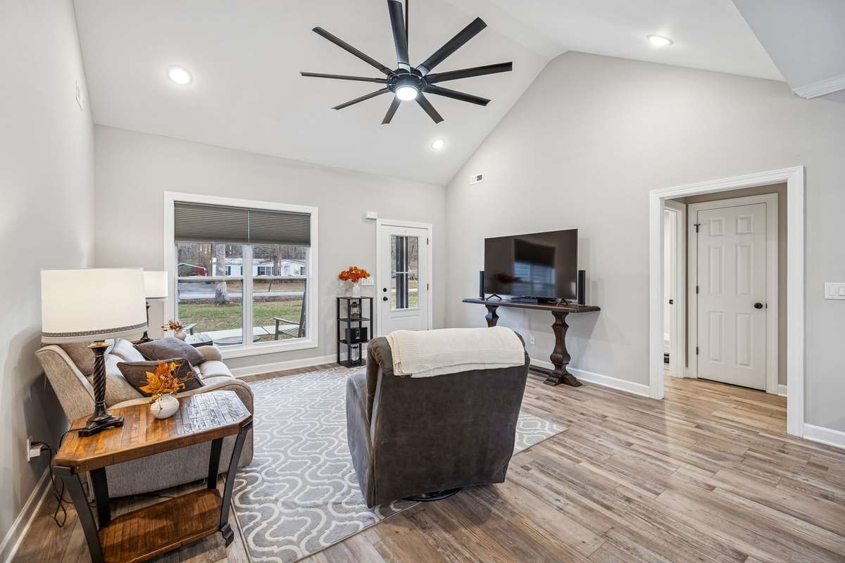 Oversize Fan in the Living room for energy efficiency