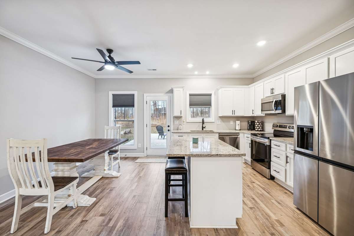 Large kitchen and dining area perfect for entertaining