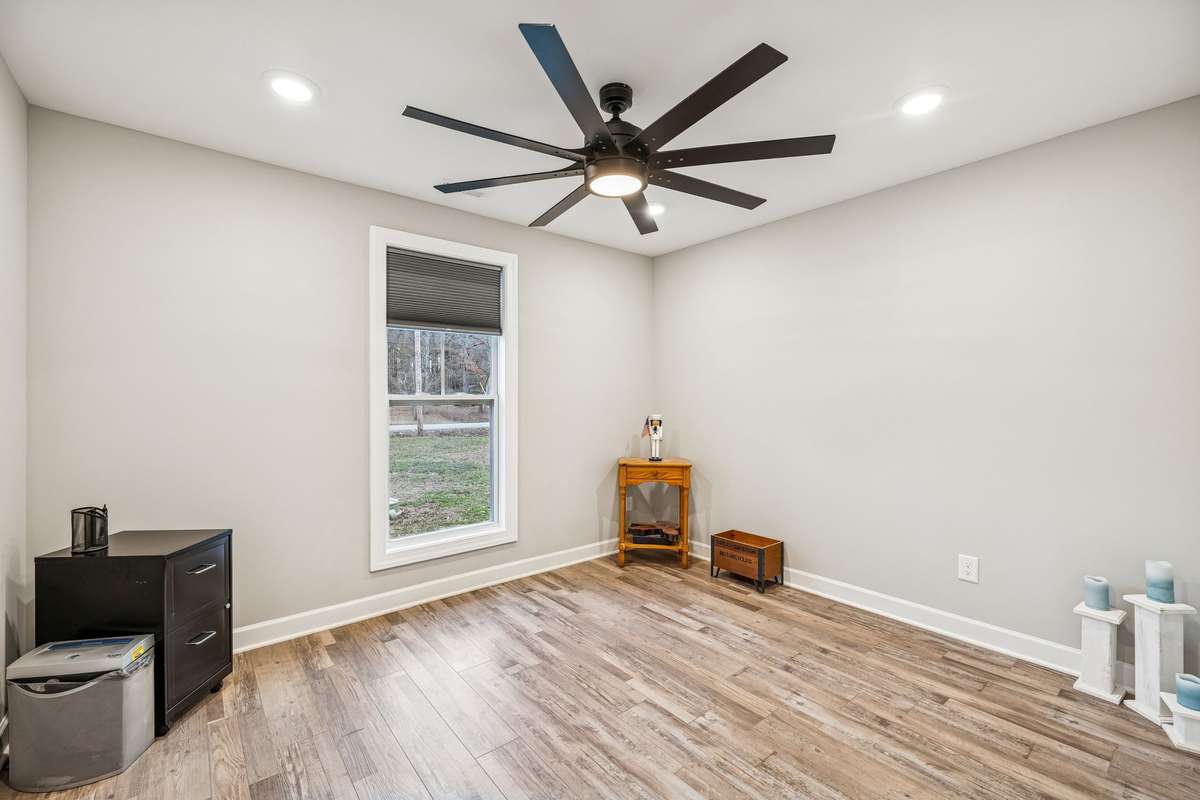 third bedroom with ceiling fan and extra-large closet with lighting