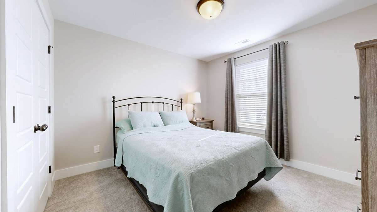 Guest bedroom.