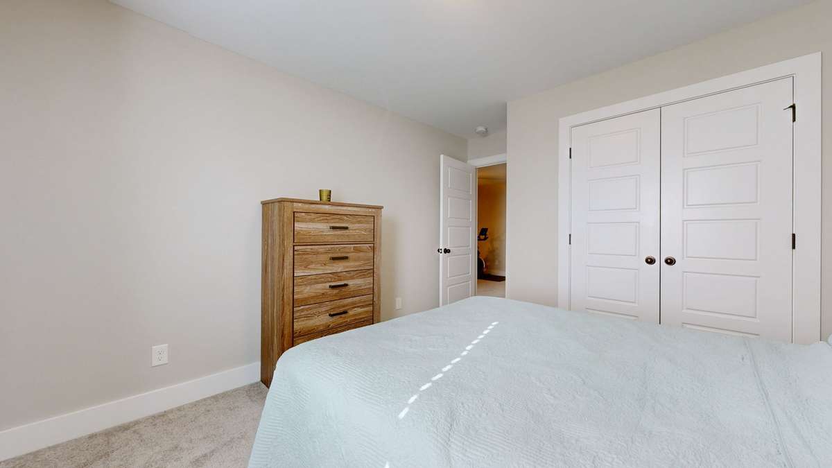 Guest bedroom.