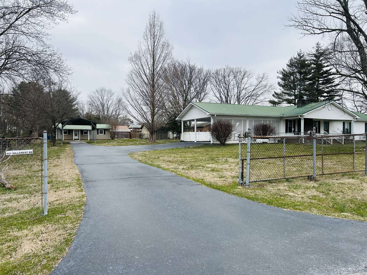 As you pull into the driveway you can see the in law suite or 2nd rental to the back of the property!
