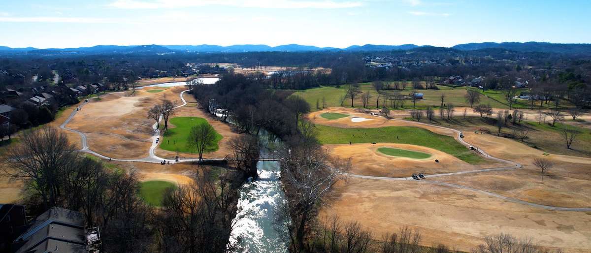 And for the golf lovers, this community is right next to the Franklin Bridge Golf Course.  Franklin has so much to offer and this home is close to it all!