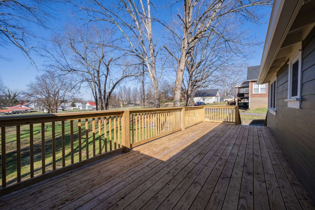 Spacious back deck off kitchen