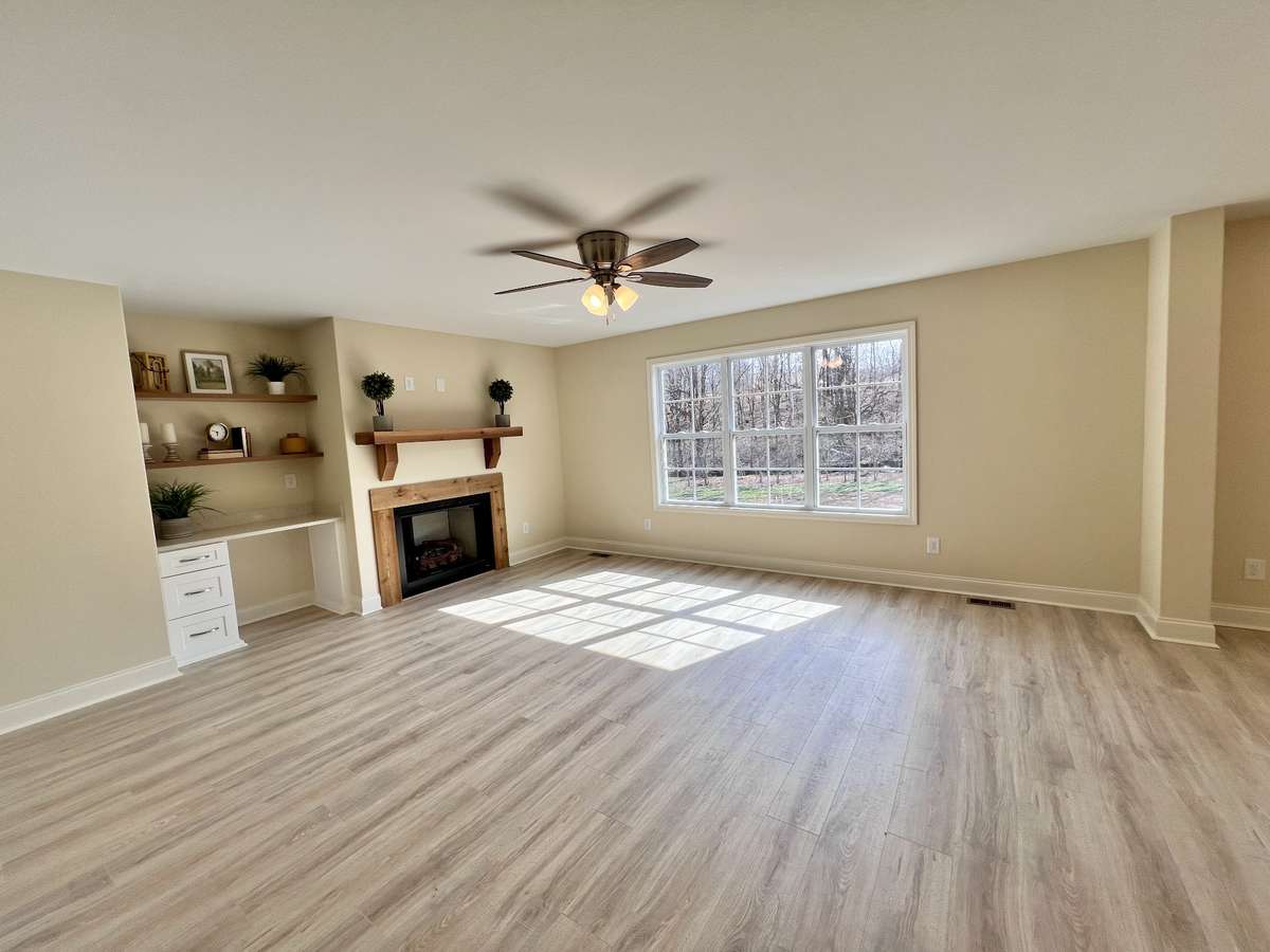 Living Room - Gas Fireplace