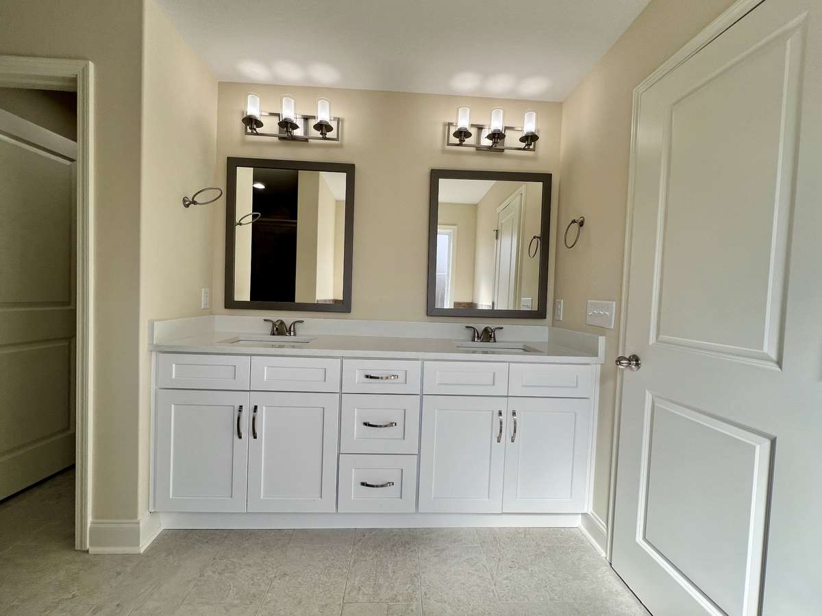 Master Bath (Double Vanity)