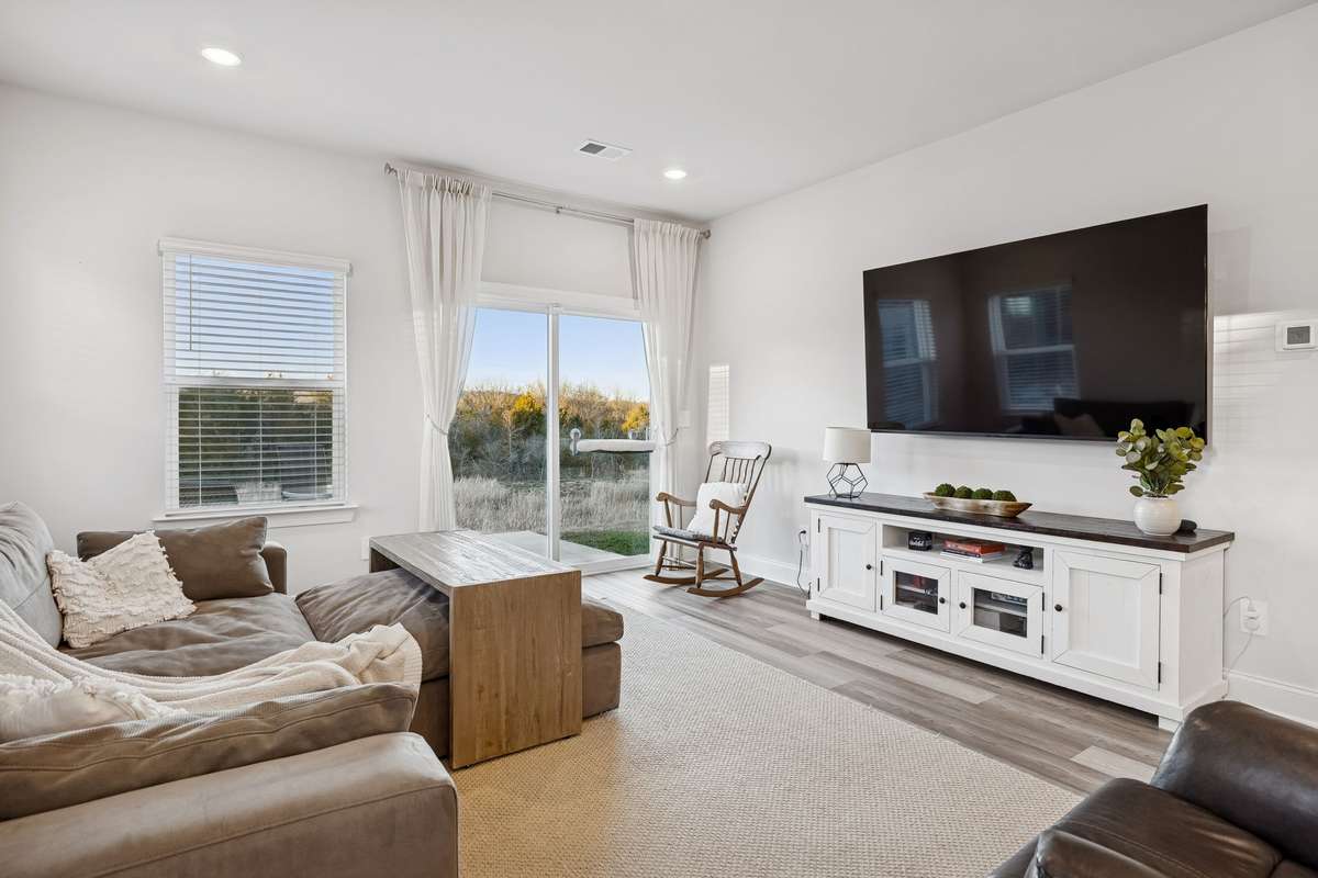 sliding glass door to back patio