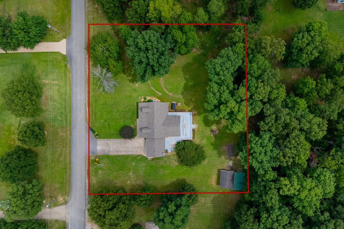 Property lines are for illustration purpose only and may not be accurate. Please see official records for actual property lines.