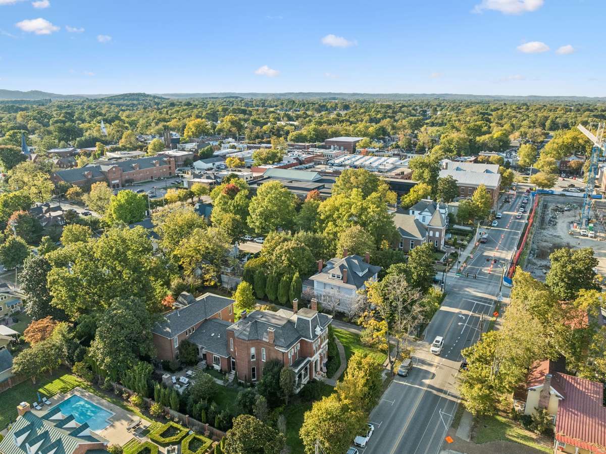 Within walking distance to historic downtown Franklin’s shops, restaurants, and beloved landmarks, including the Franklin Theatre.