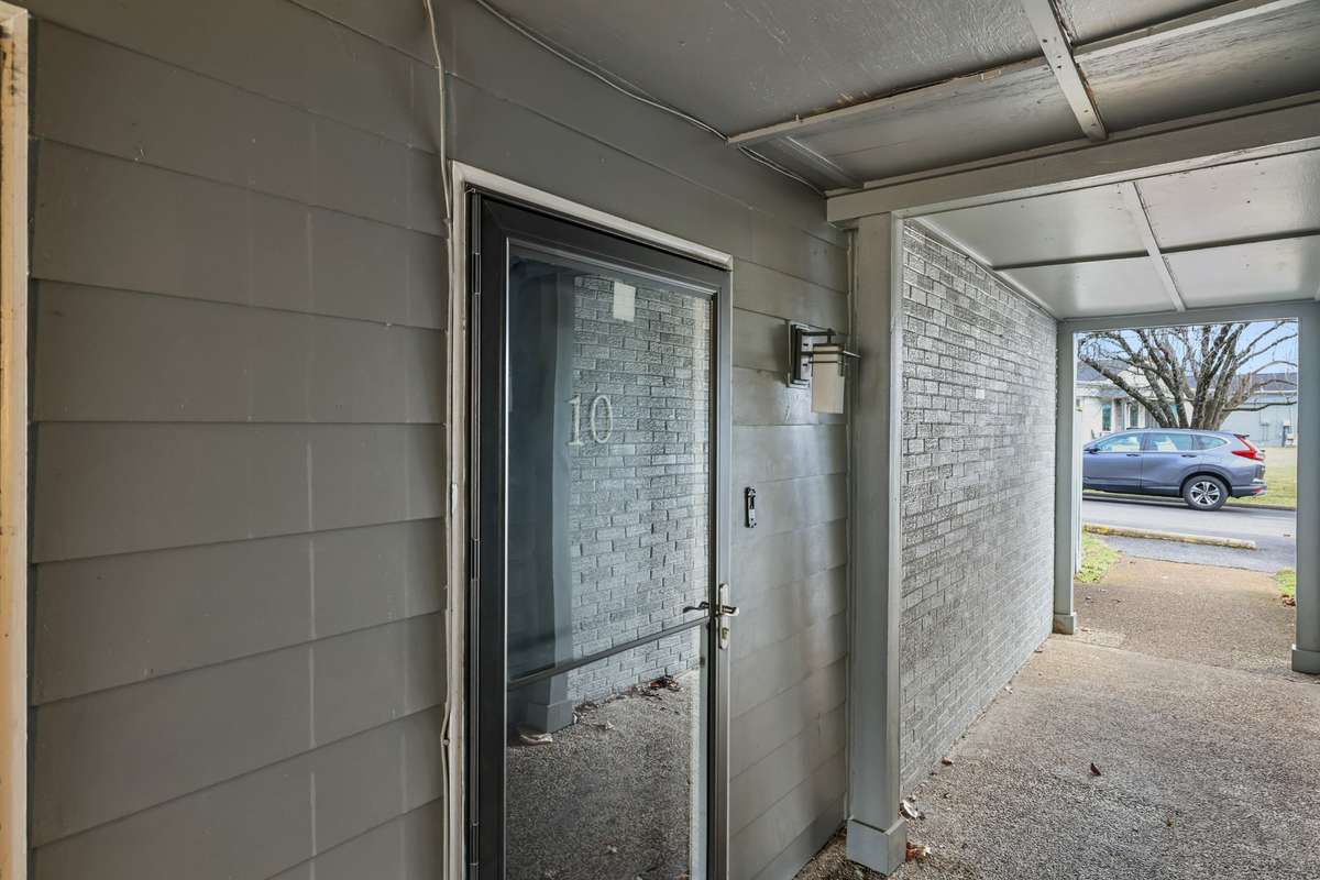 Building V, Unit 10, keyless entry