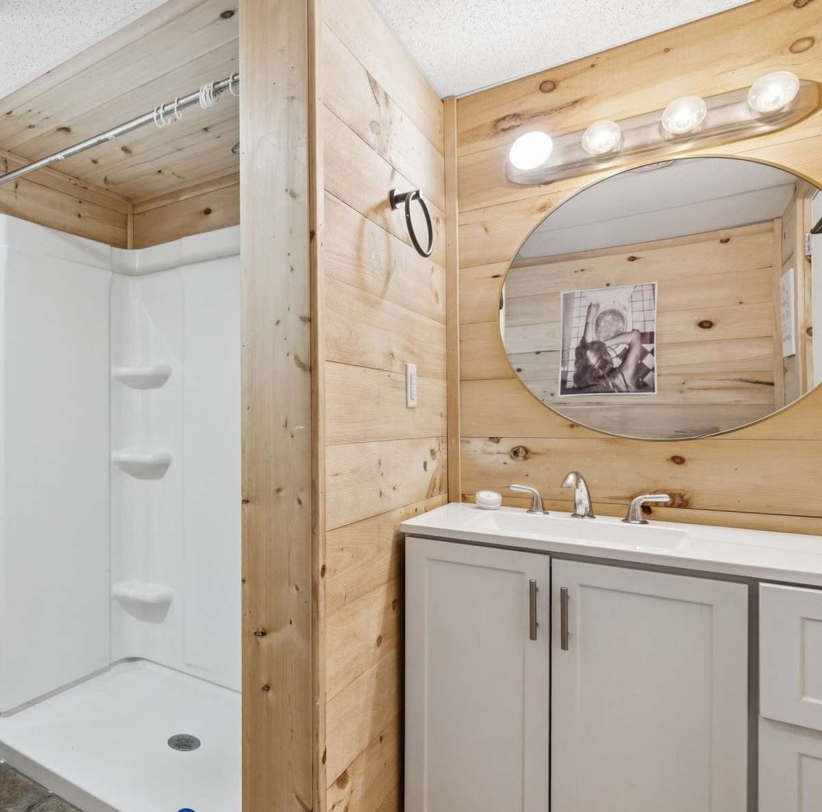 Downstairs full bathroom