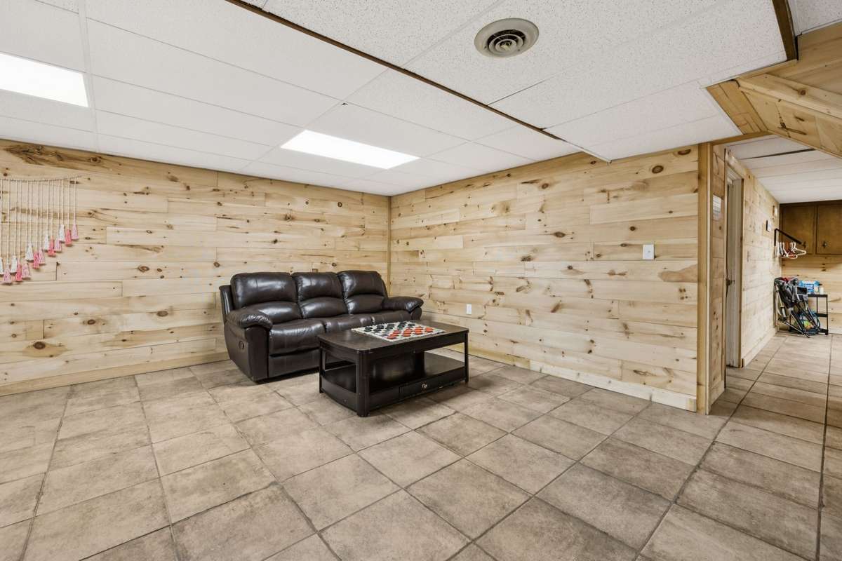 Bonus area with furniture