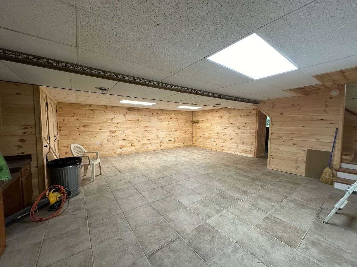 Large bonus area in basement
