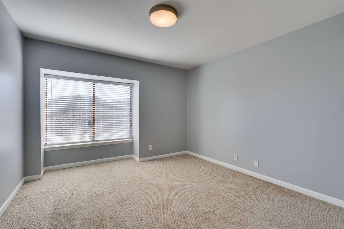 Second bedroom.
