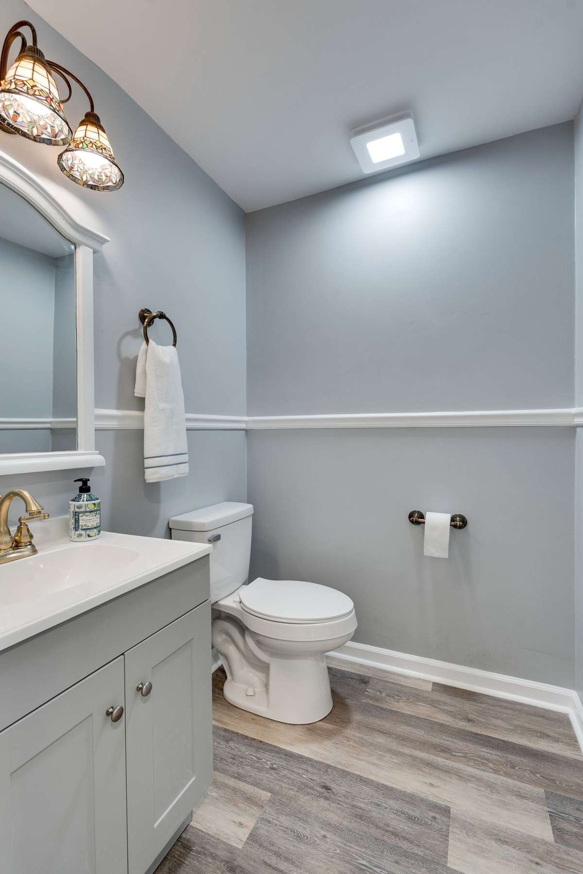 Main floor bath.