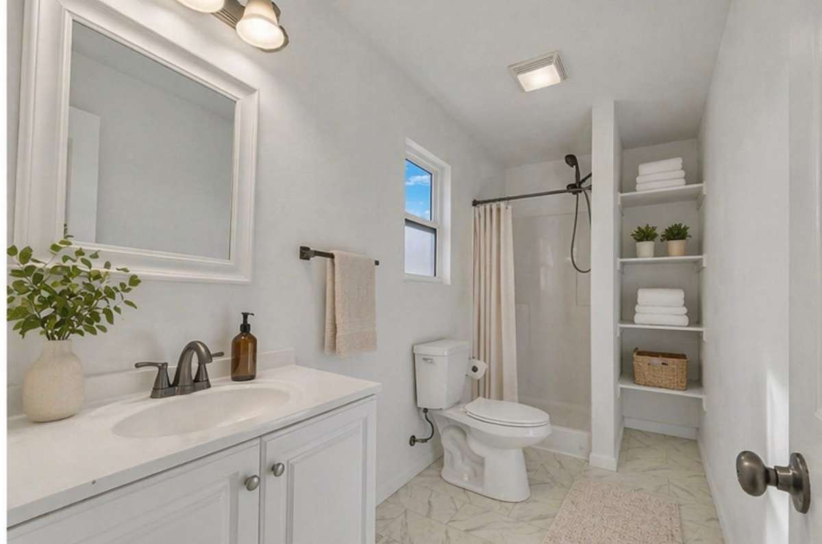 AI STAGING MASTER BATHROOM