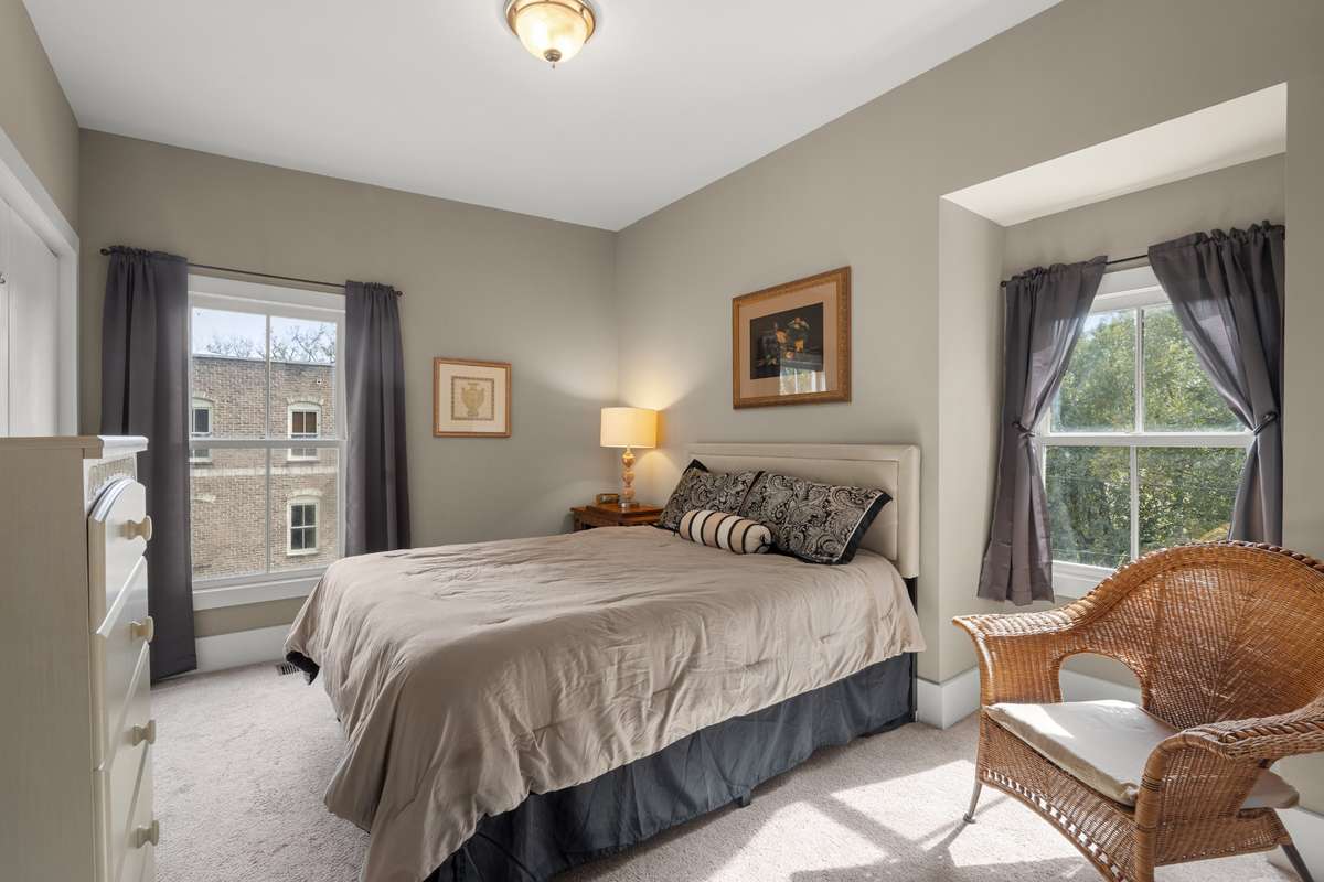 2nd bedroom