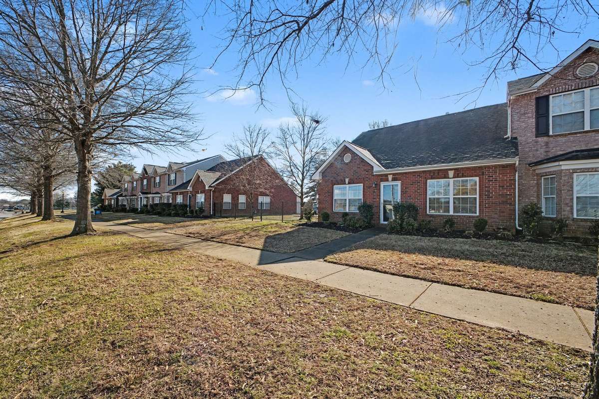 Very walkable area.
