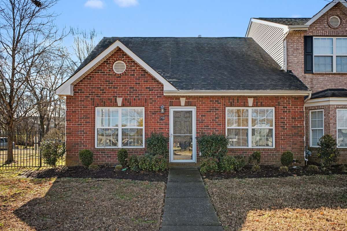 Welcome to  718 Del Rio Pike. in Franklin