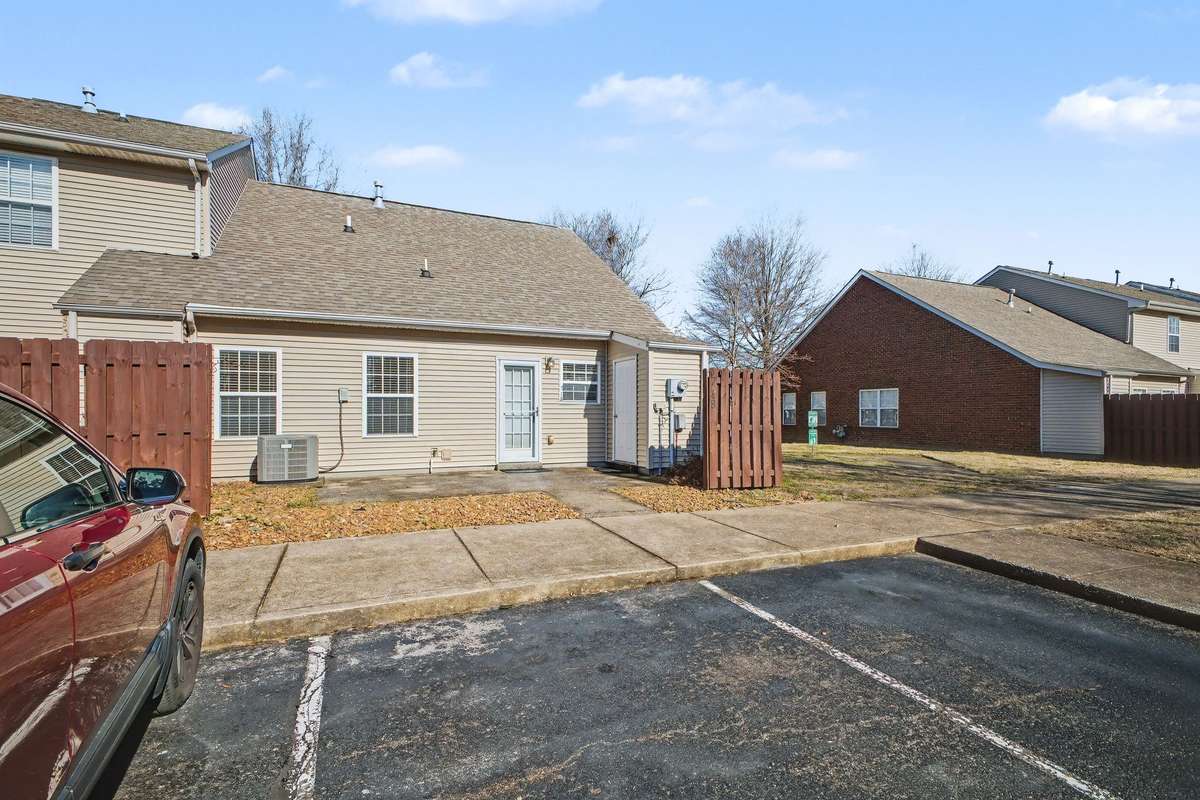 Privacy fence between units