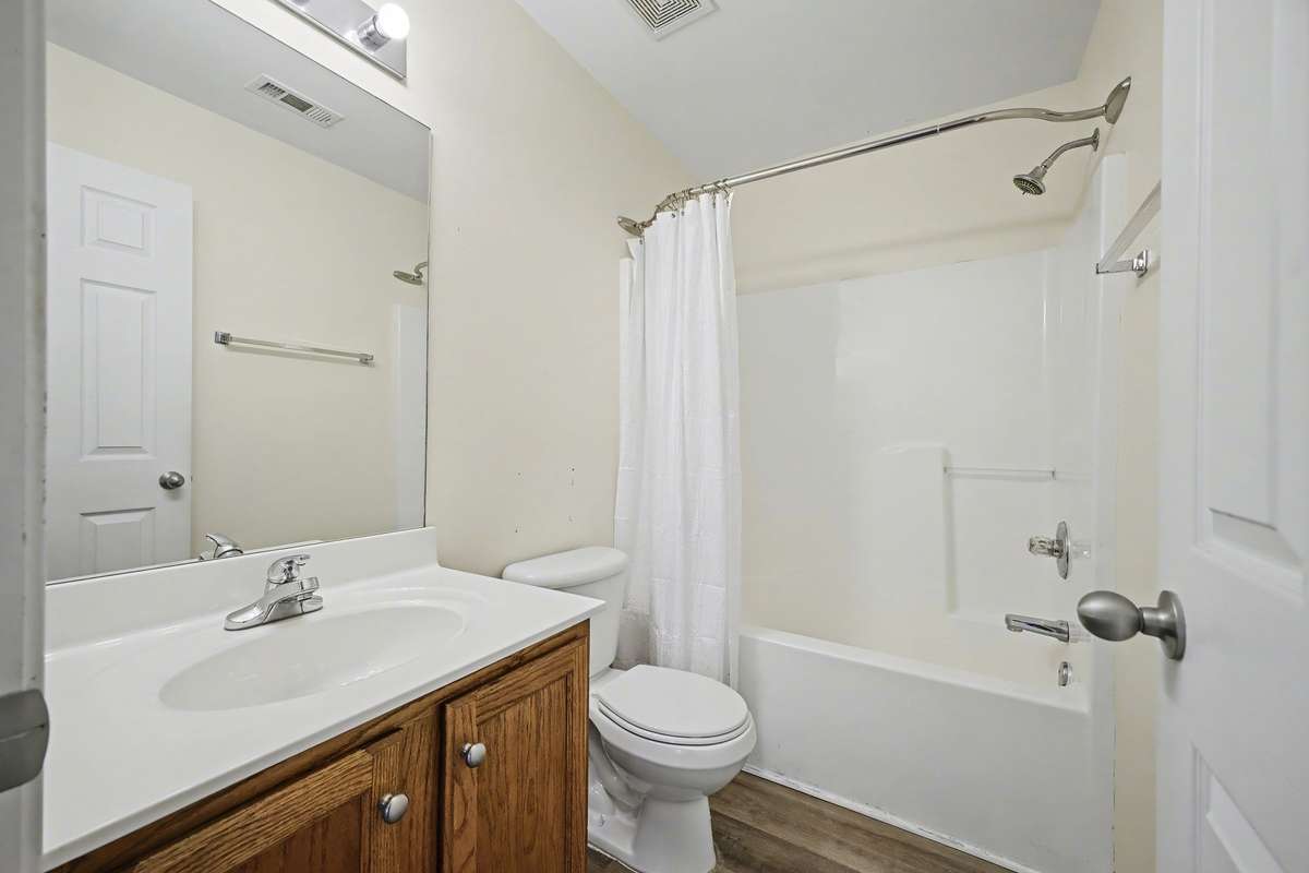 Primary bath with combo tub/shower