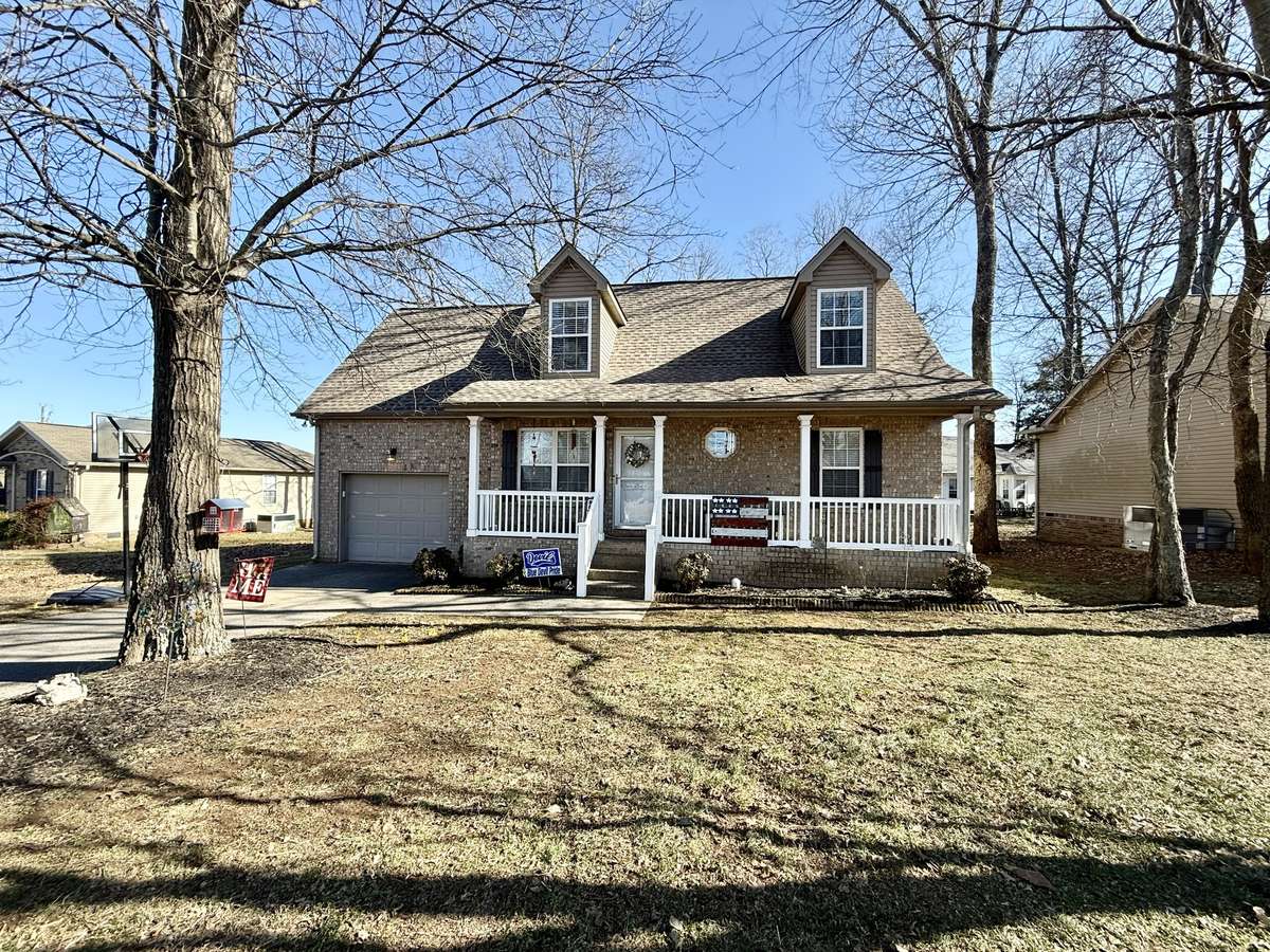 Great 1-owner starter home in Lebanon in a great school zone; 3 Bedroom 2.5 Baths 1 car garage; covered front porch and covered patio; nice backyard