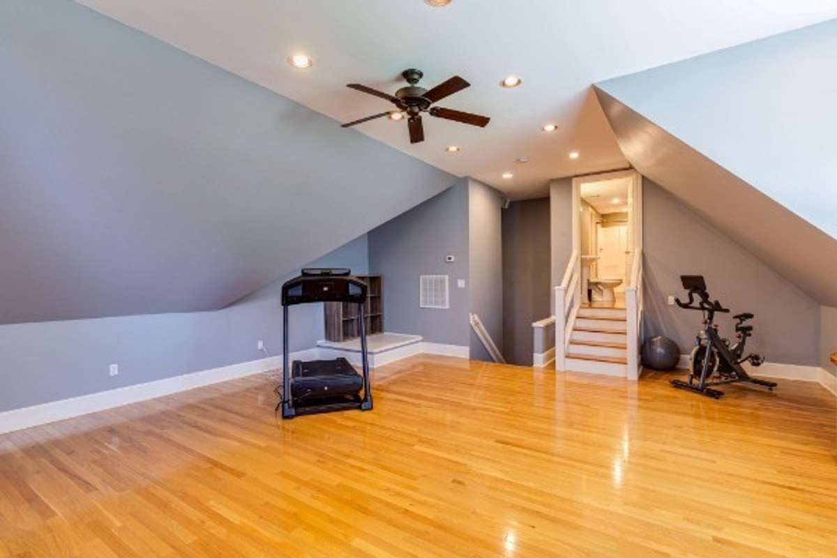 This shows how it leads to the full bathroom. Makes a great combo room, office, rec room, guest suite will all fit in here.