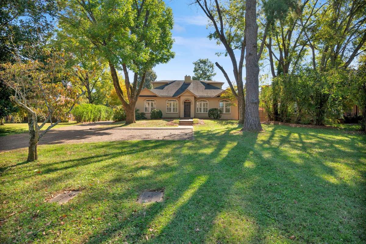 Welcome Home !!! Excellent Location quite street walkable to Park and Shopping Zoned for Top Rated Julia Green School !  Nicely Restored & Renovated Vintage Detailing Preserved w Modern Updates Hardwood Floors Primary Suite & Sitting Rm Upstairs