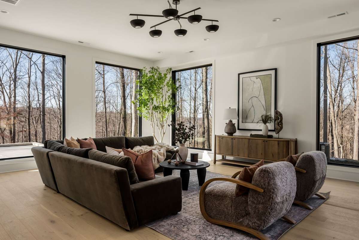 A 1,200 square foot DADU designed as a refined guest retreat, offering privacy, comfort, and flexibility.