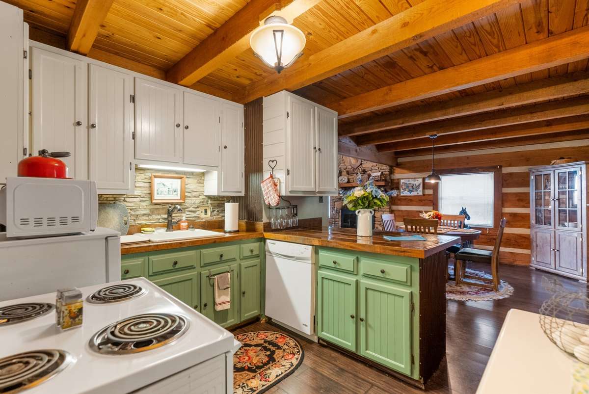 Country Kitchen perfect for guests