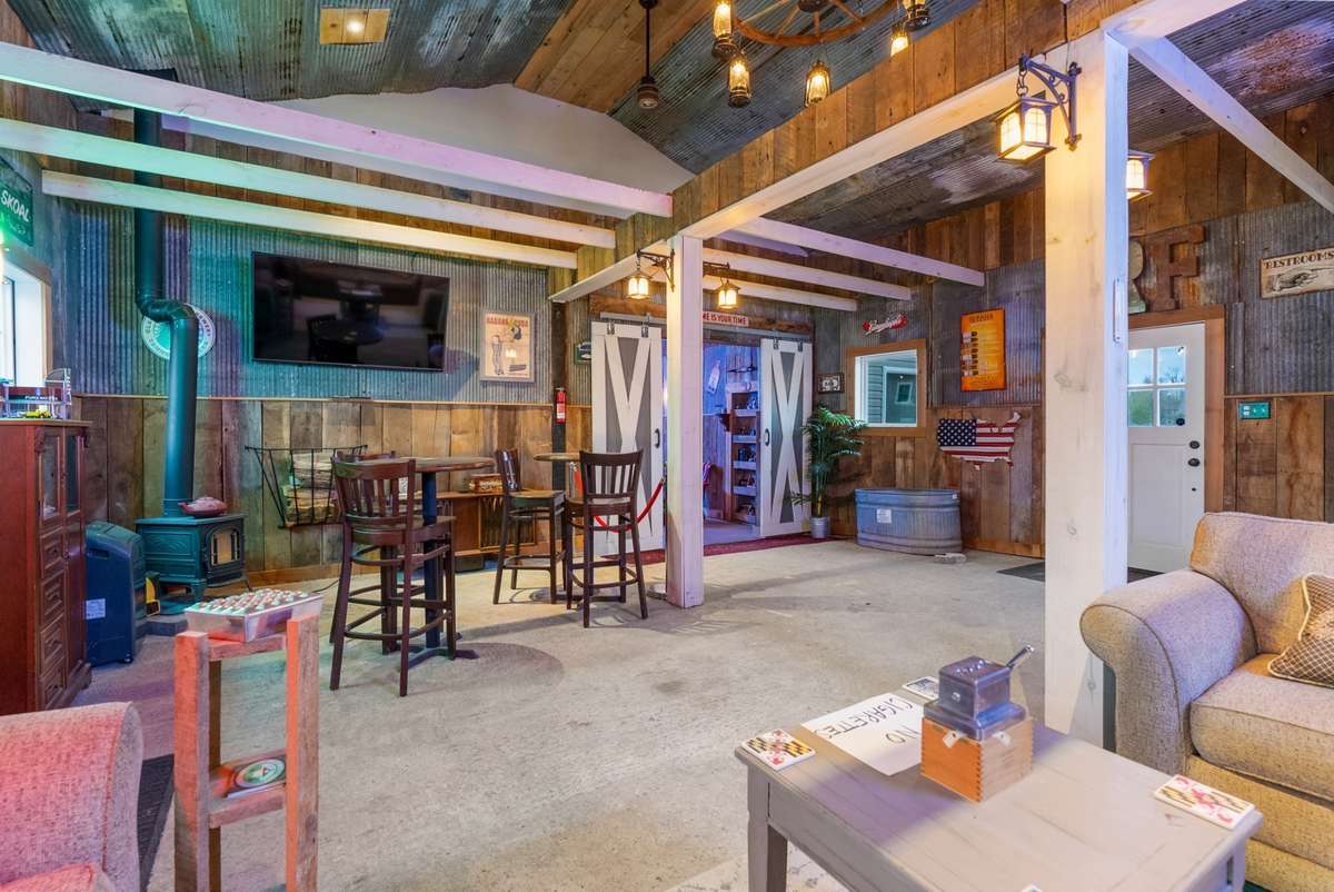 Cigar/Bourbon Area