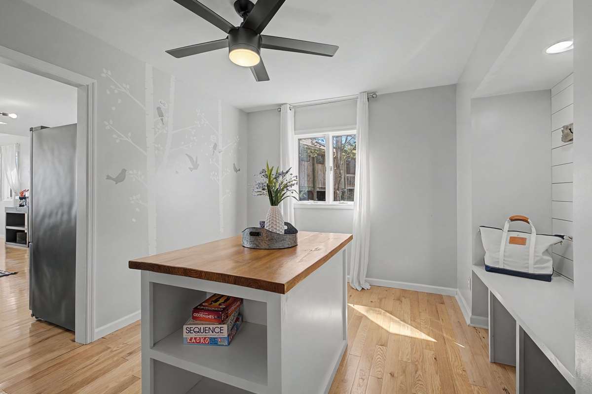 entry area that can be used as a dining room
