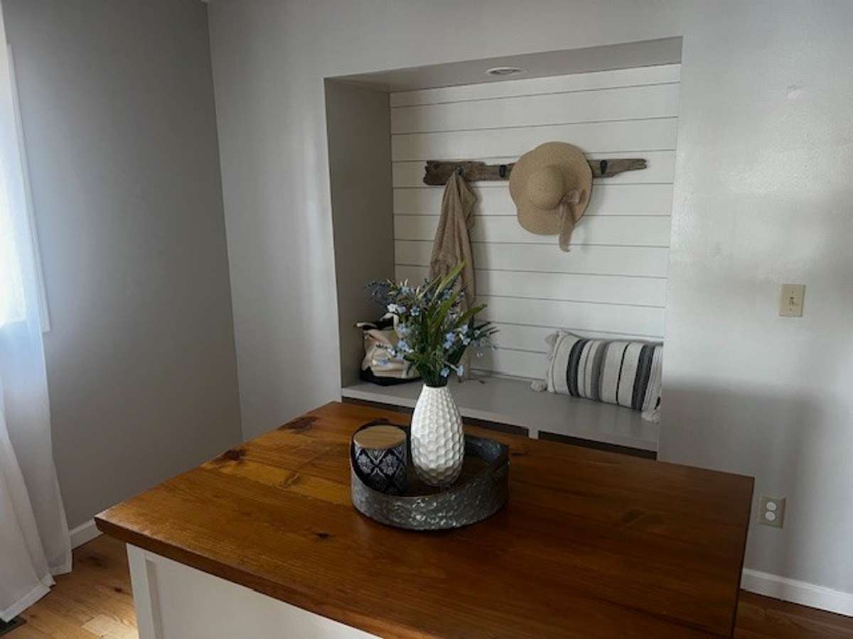 entry area that can be used as a dining room