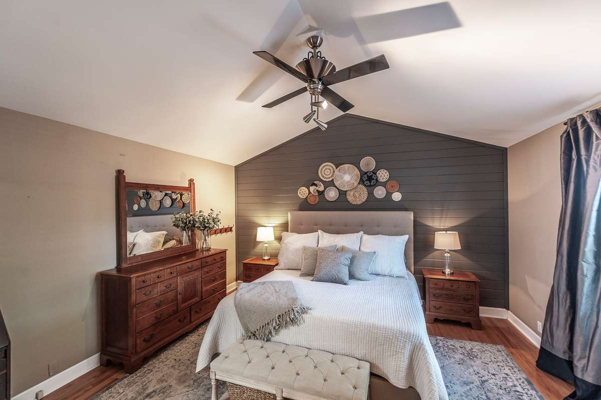 Primary bedroom suite on 1st floor!