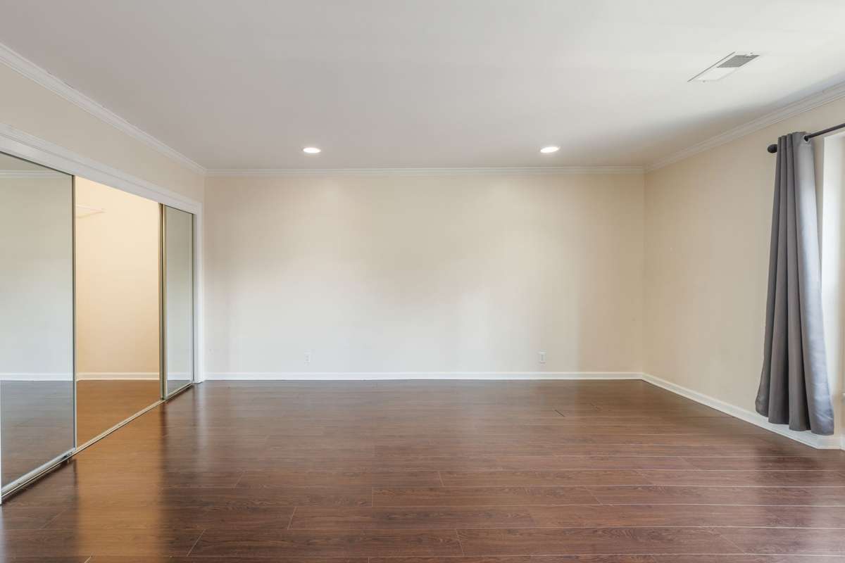 Second upstairs bedroom