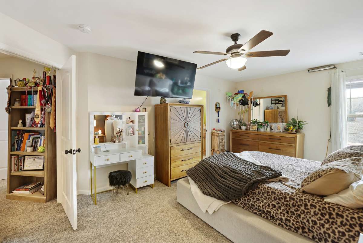 This room is huge!