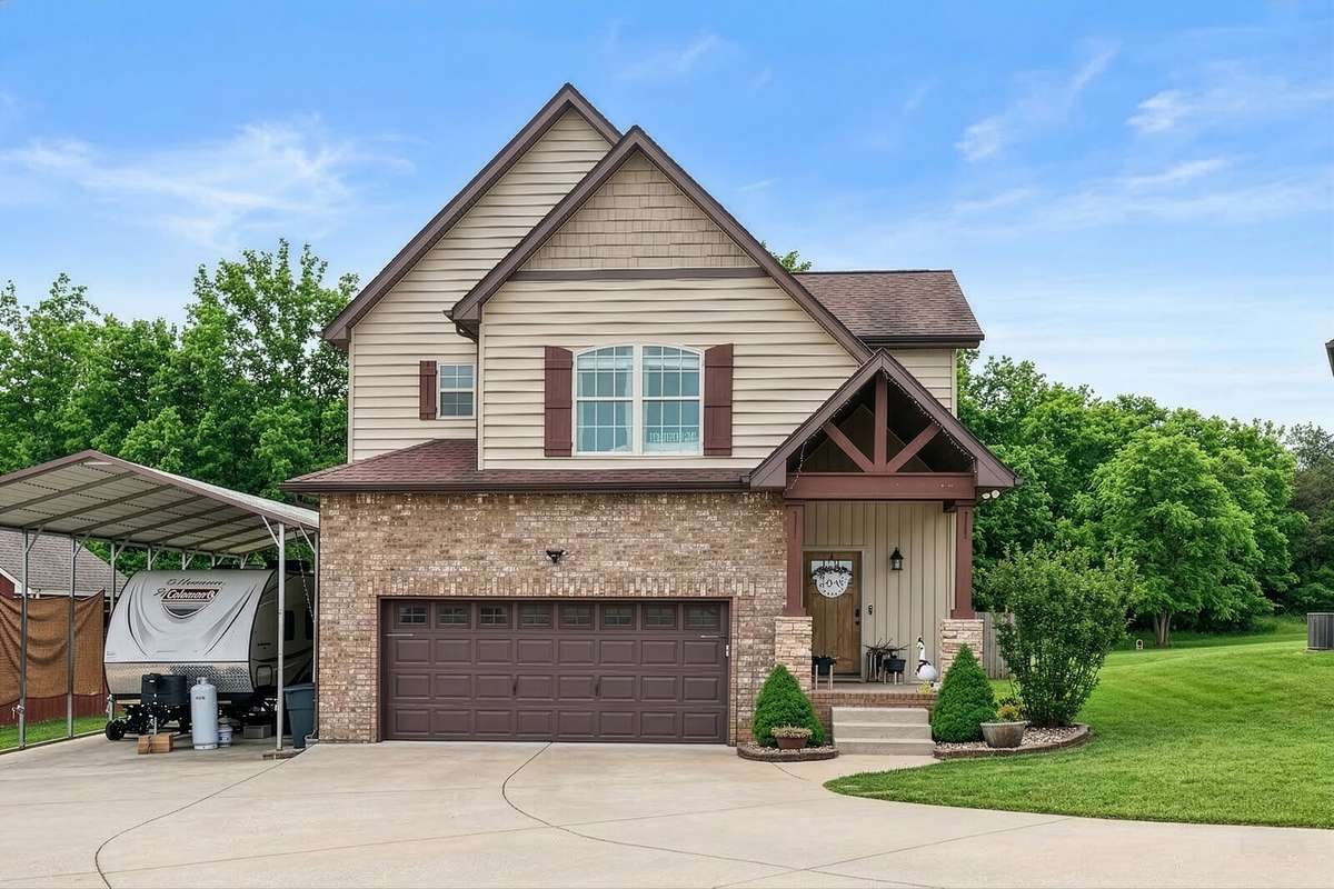 BEST value in Ridge Crest!!! Stunning house with TONS of parking space - Cul De Sac - Backs Up To WOODS!!!!! Must See In Person!