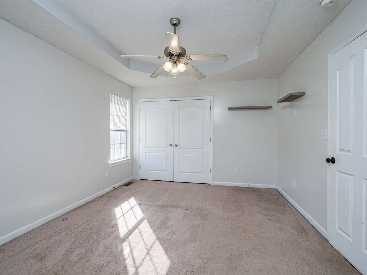 Primary BR trey ceiling and carpet