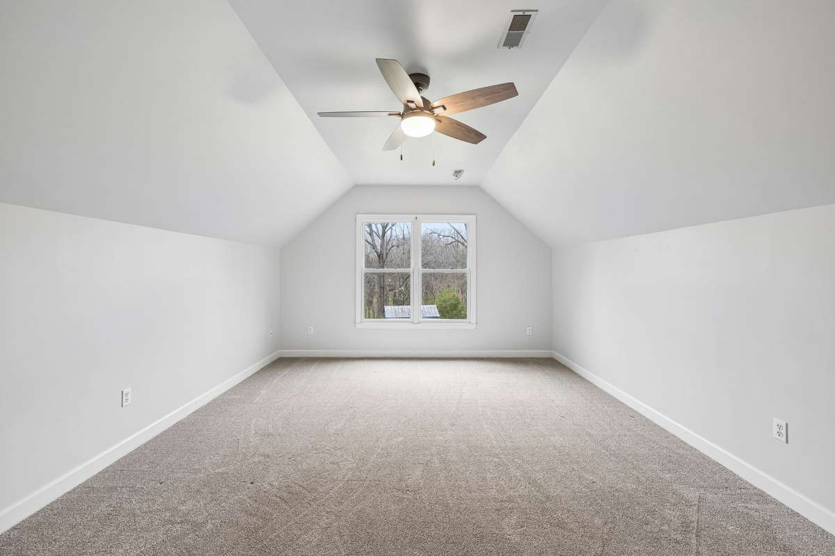 Large Bonus Room With New Carpet & Ceiling Fan