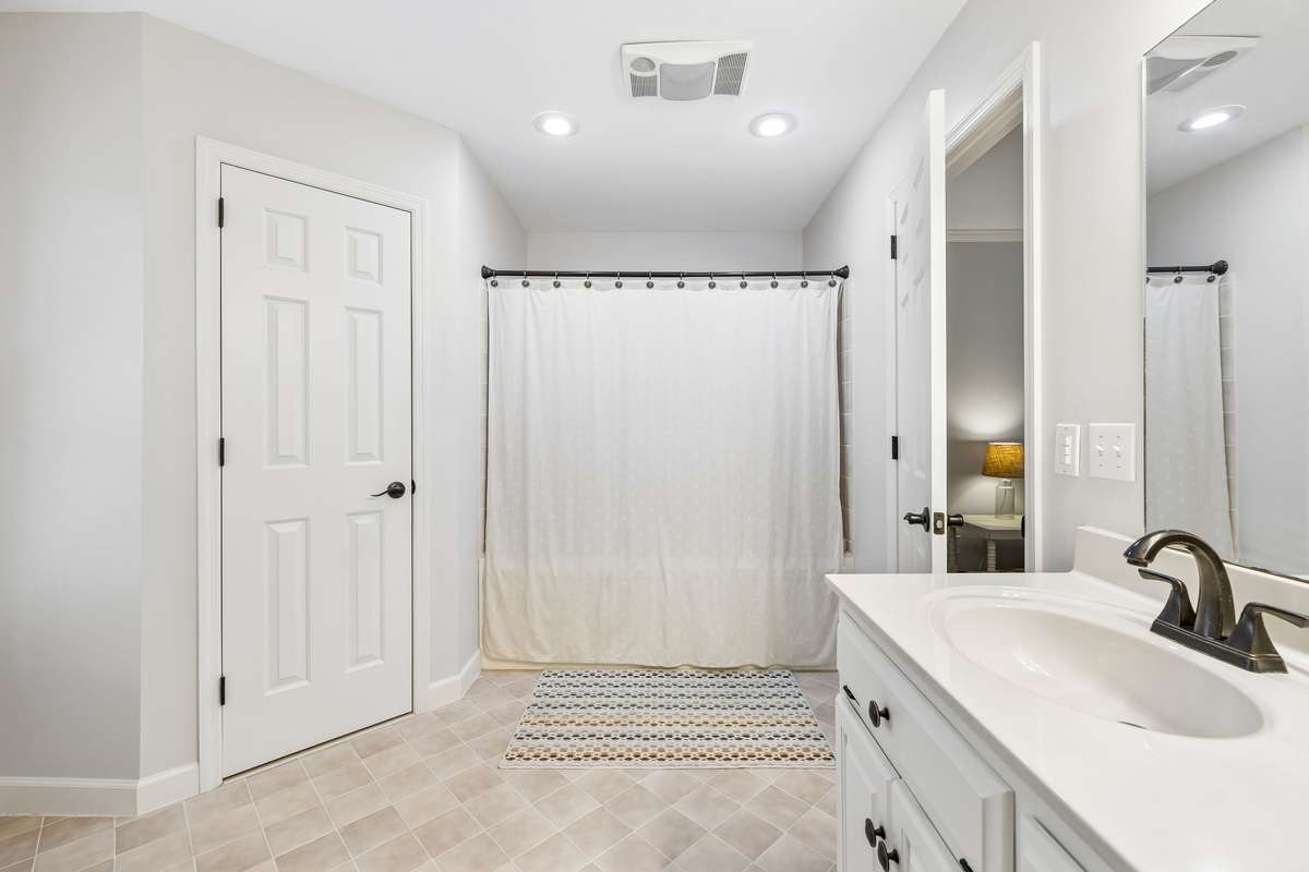 Shower & Whirlpool Tub Combo