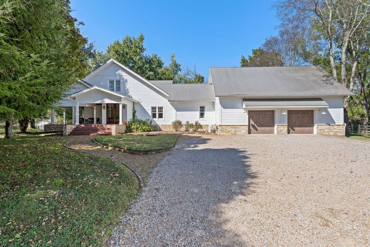 You're going to love this amazing, comfortable, over 5,000 sq. ft. home.
