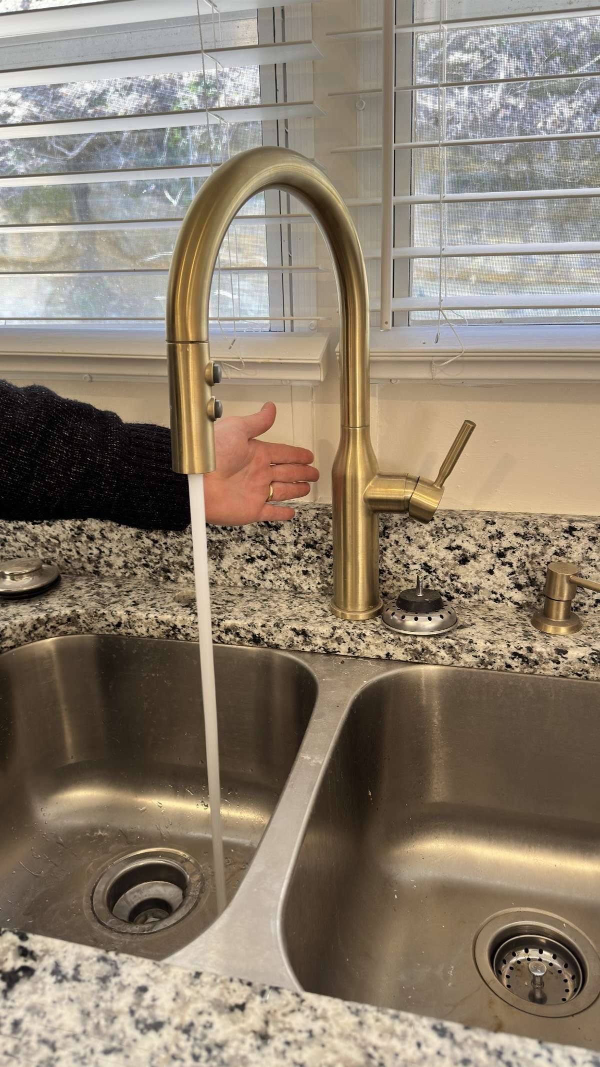 no-touch kitchen faucet