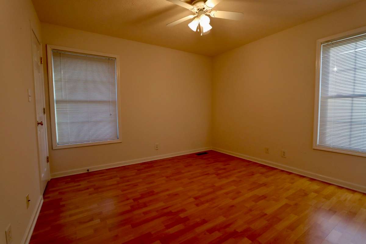 11 x 11 Bedroom with Closet and Ceiling Fan