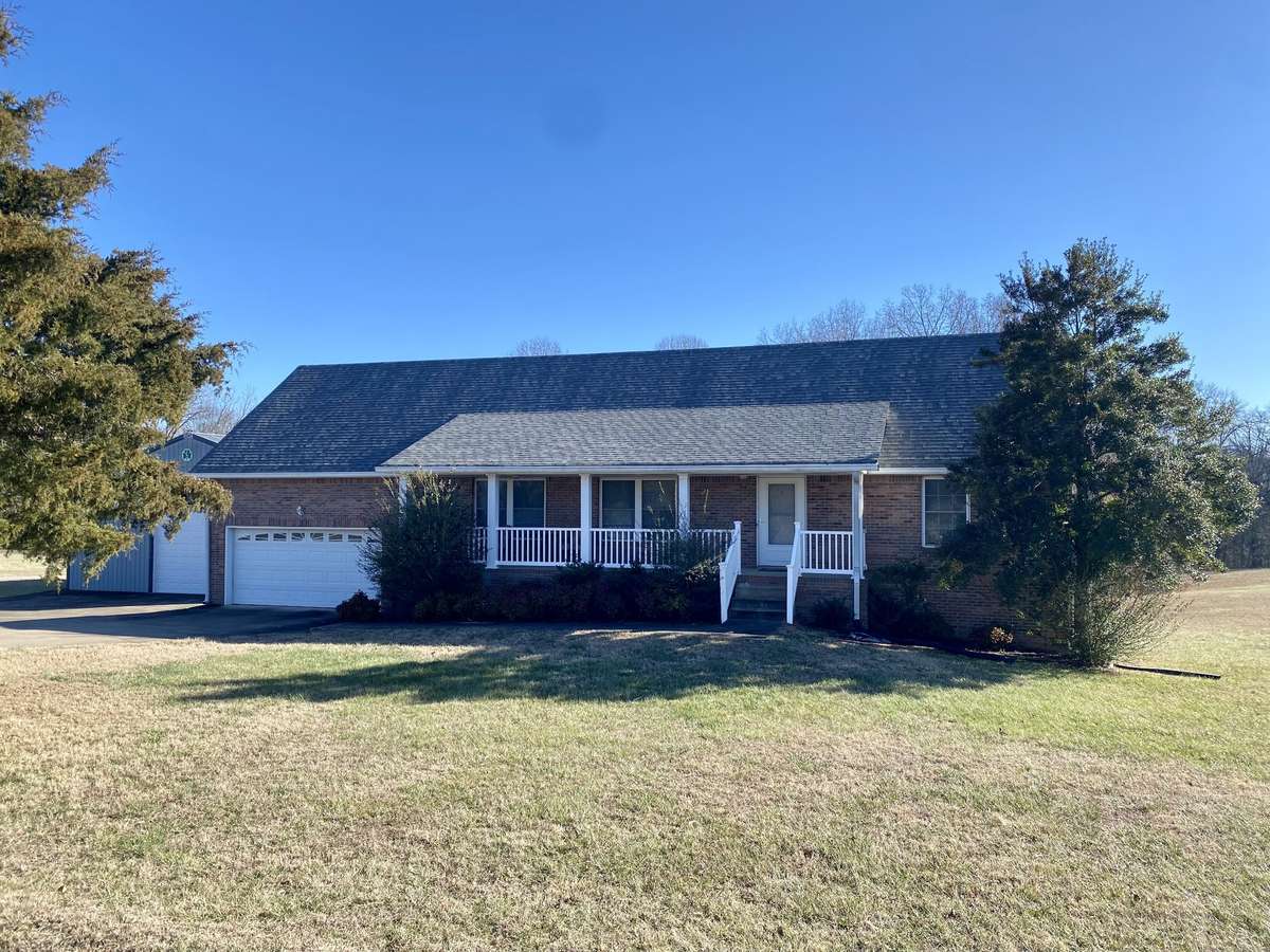 Welcome Home to 1462 Lock B Road S! Clarksville Country Living Across the River!