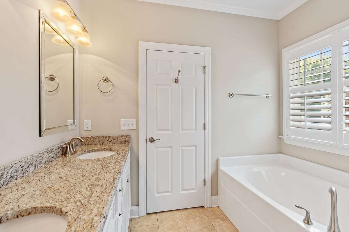 Main suite bathroom